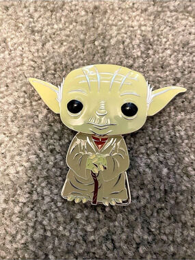 Star Wars Yoda pin Enamel Pin Green & Silver Like New